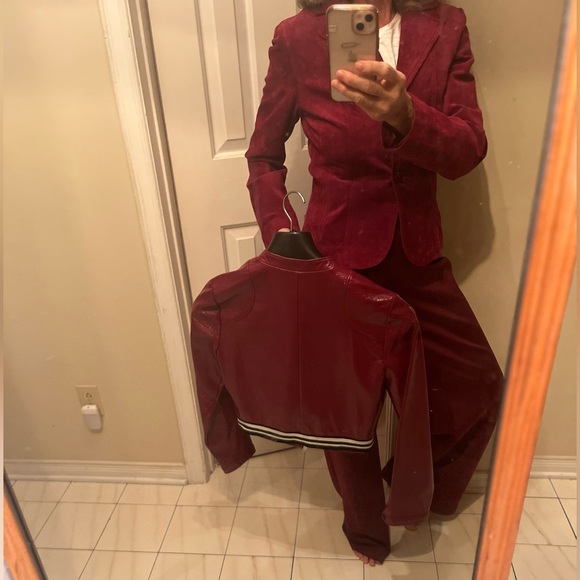 Danier suede blazer. No pockets - Picture 9 of 16